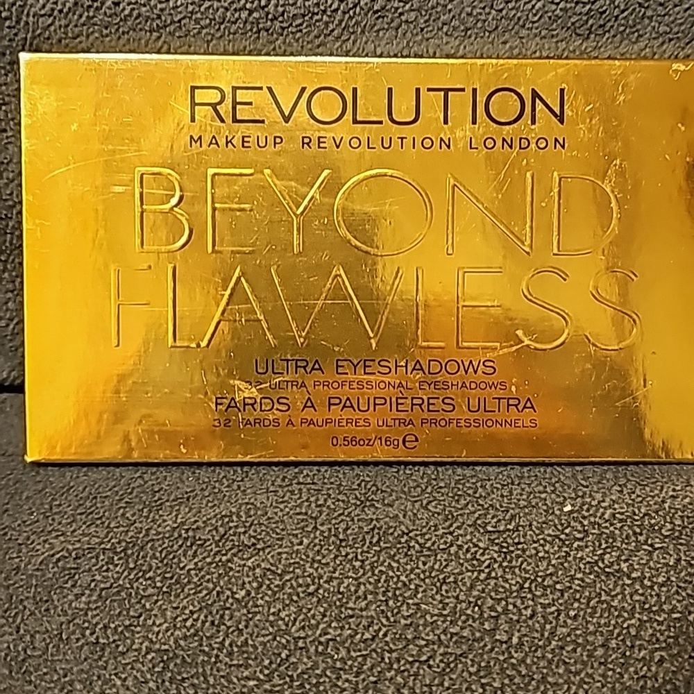 Eye Shadow Palette 32 Colors Revolution London